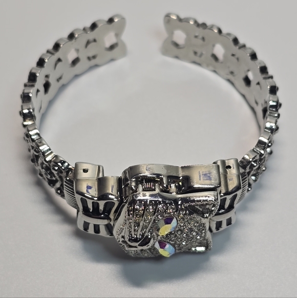 Elegant Silver Cat Face Women's Watch - Picture 3 of 6